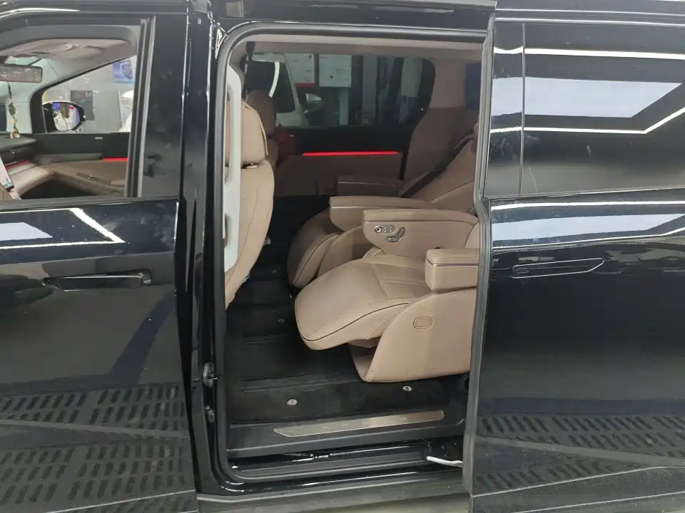 XPeng X9 — миниатюра 6