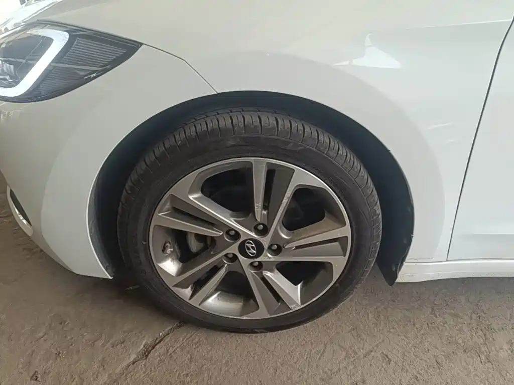 Hyundai Elantra — миниатюра 23