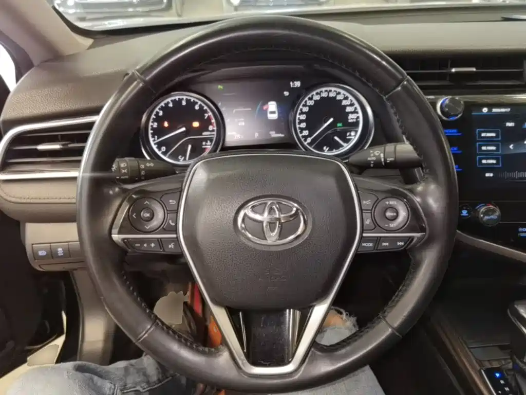 Toyota Camry — миниатюра 11