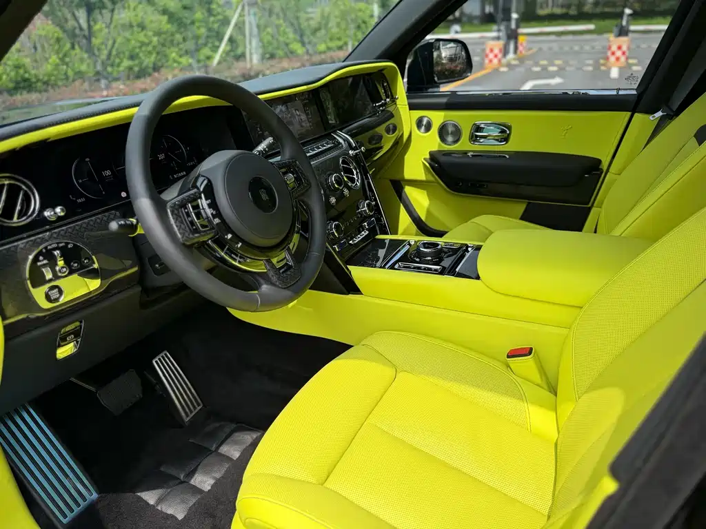 Rolls-Royce Cullinan — миниатюра 13