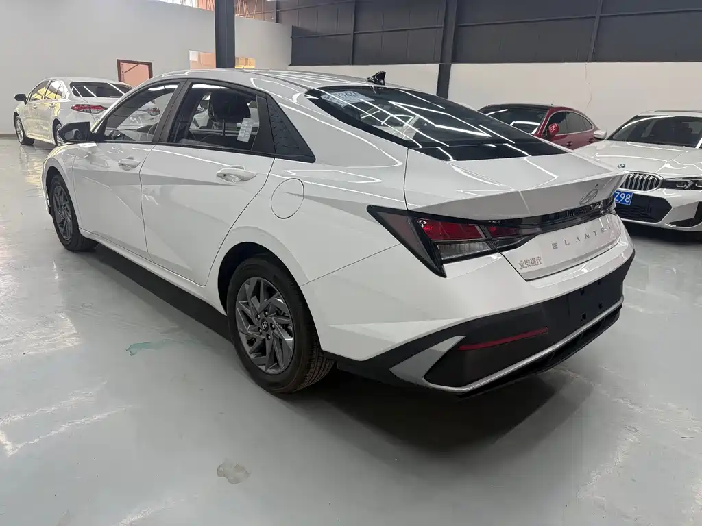 Hyundai Elantra — миниатюра 7