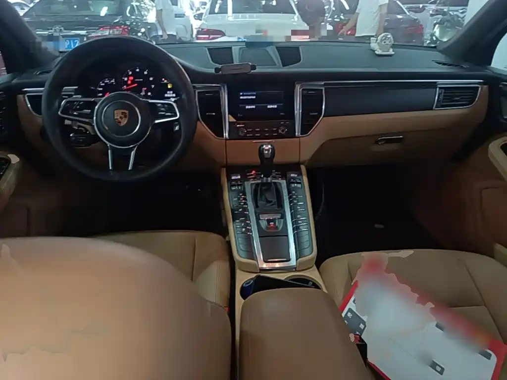 Porsche Macan — миниатюра 10