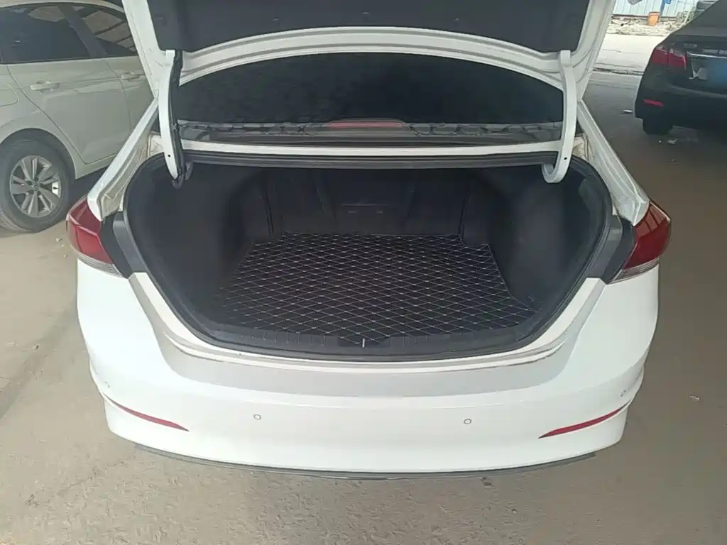 Hyundai Elantra — миниатюра 19