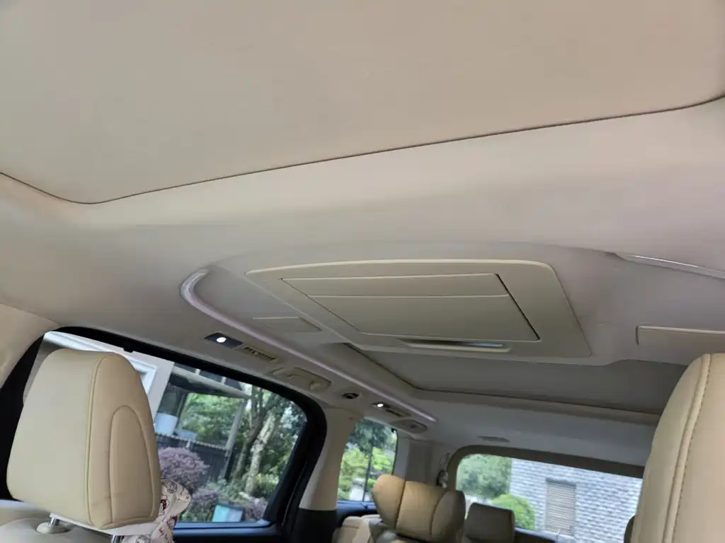 Toyota Alphard — миниатюра 3