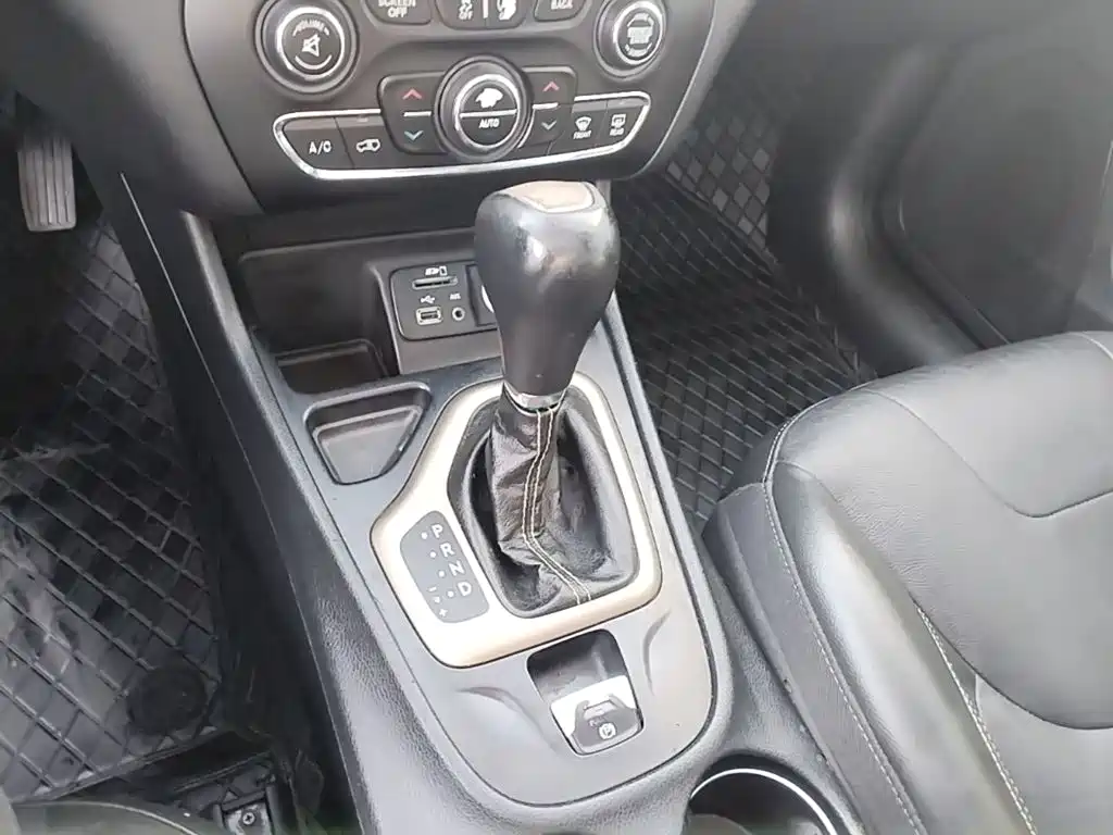 Jeep Cherokee — миниатюра 14