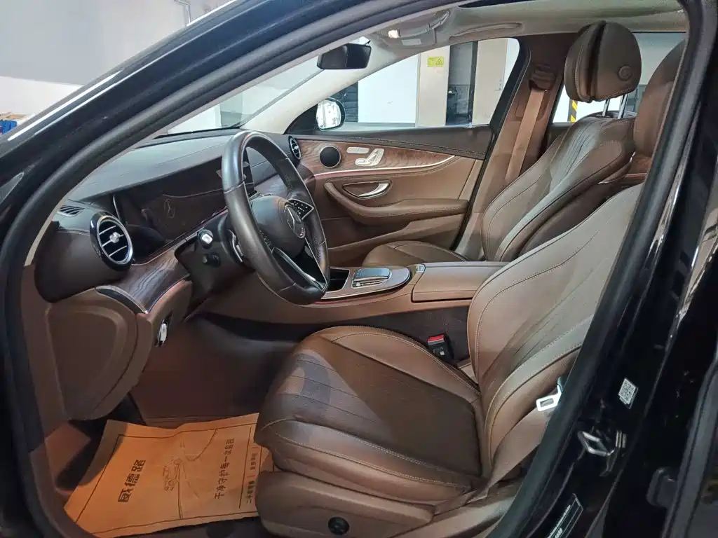 Mercedes-Benz E-Class — миниатюра 8