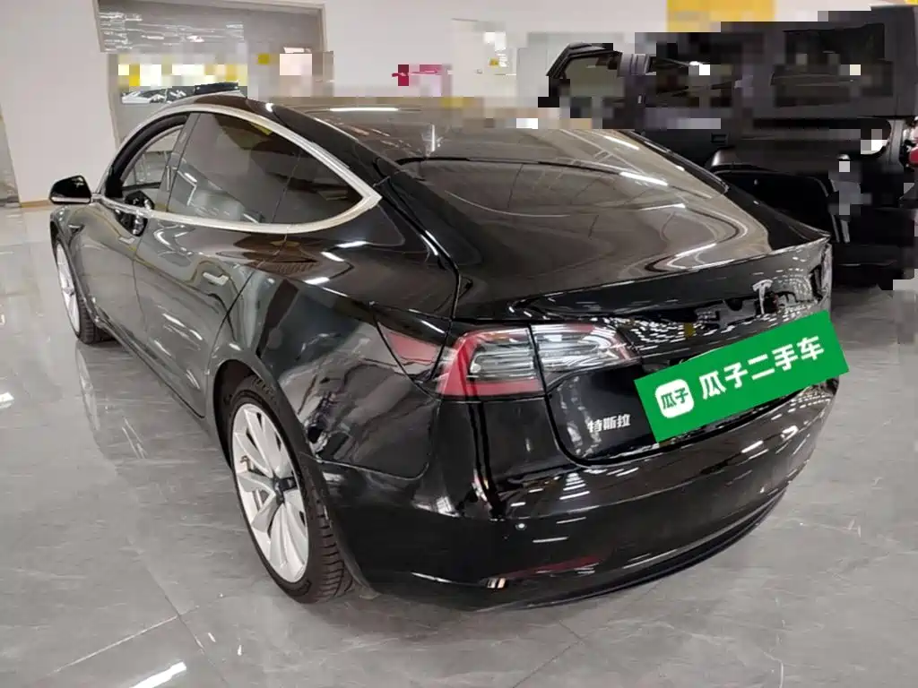 Tesla Model 3 — миниатюра 5