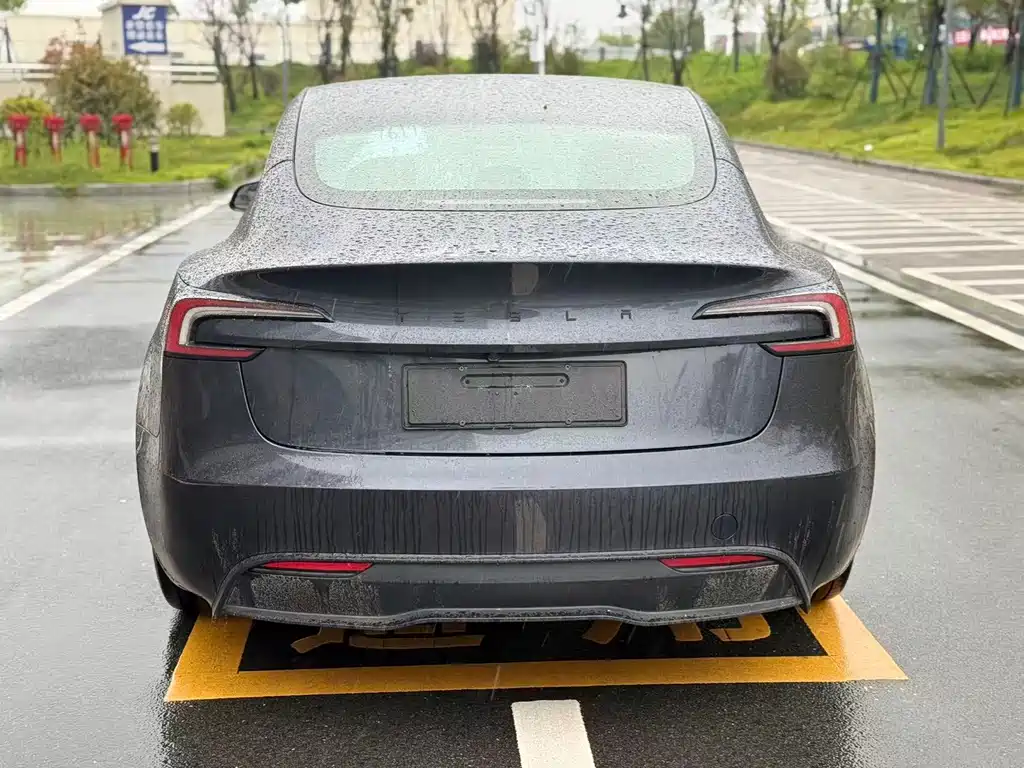 Tesla Model 3 — миниатюра 8