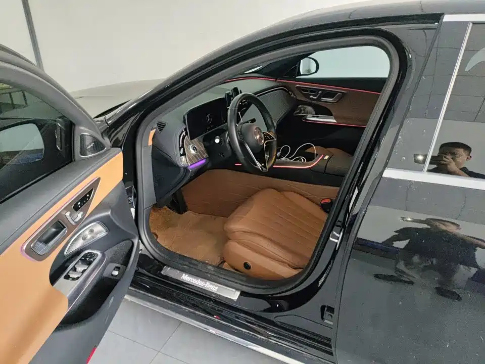 Mercedes-Benz E-Class — миниатюра 2