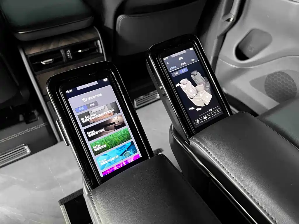 Lexus LM — миниатюра 29
