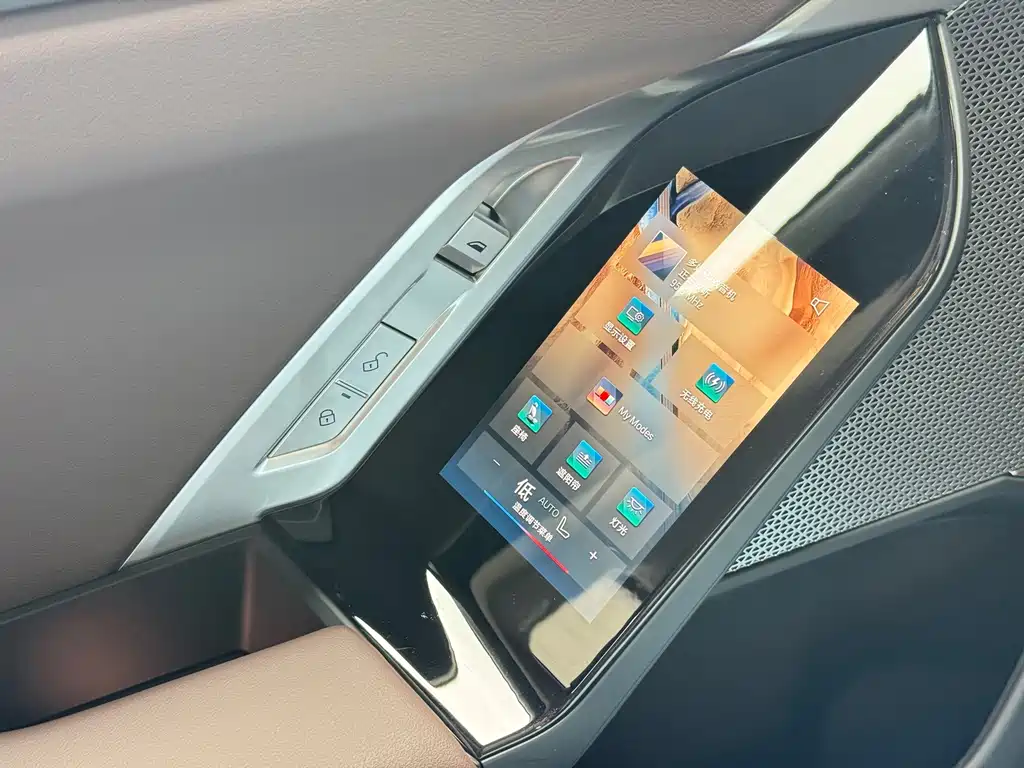 BMW 7 Series — миниатюра 17