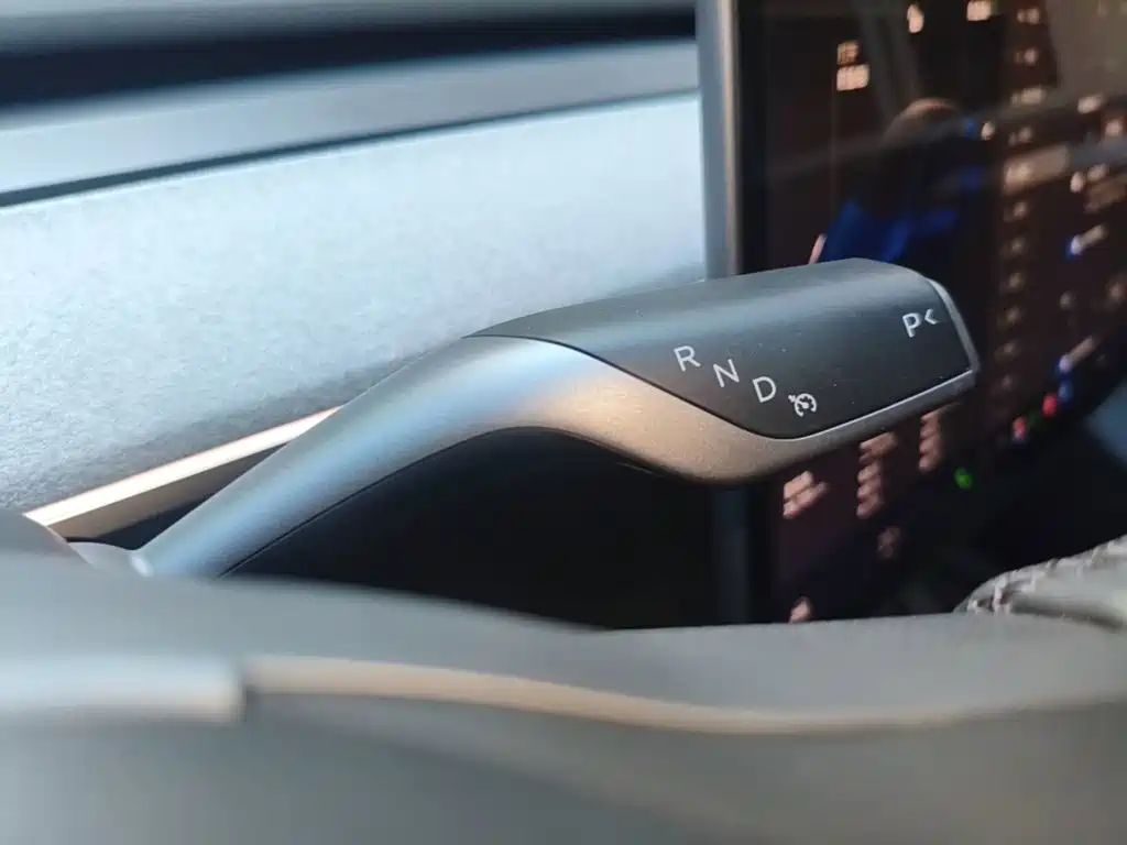Tesla Model Y — миниатюра 14