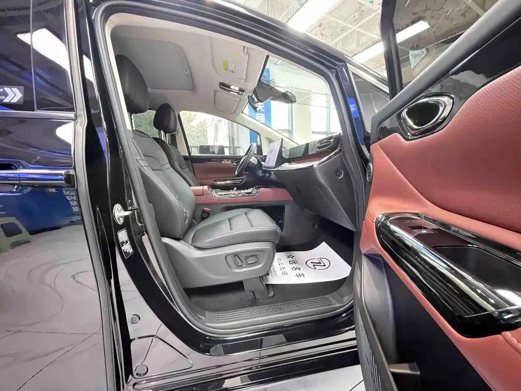 GAC Motor 传祺E8 PHEV — миниатюра 13