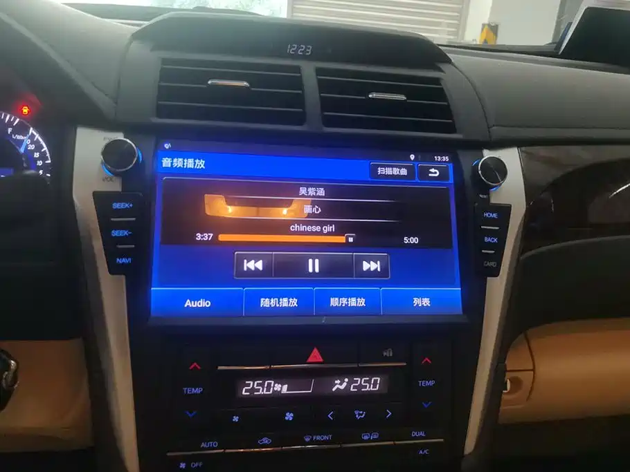 Toyota Camry — миниатюра 13