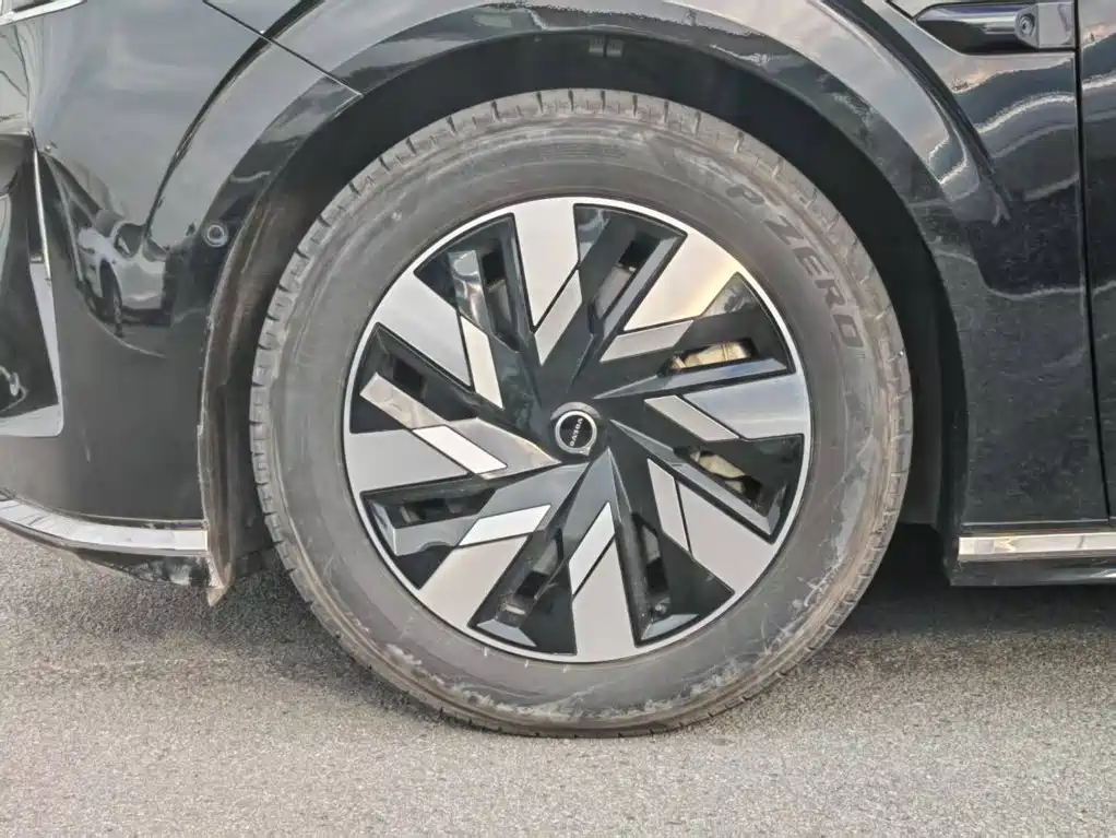 Volvo EM90 — миниатюра 5