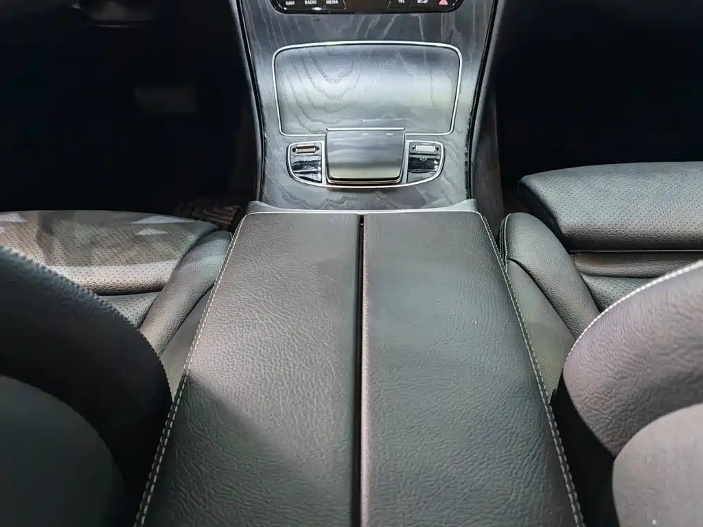 Mercedes-Benz C-Class — миниатюра 10