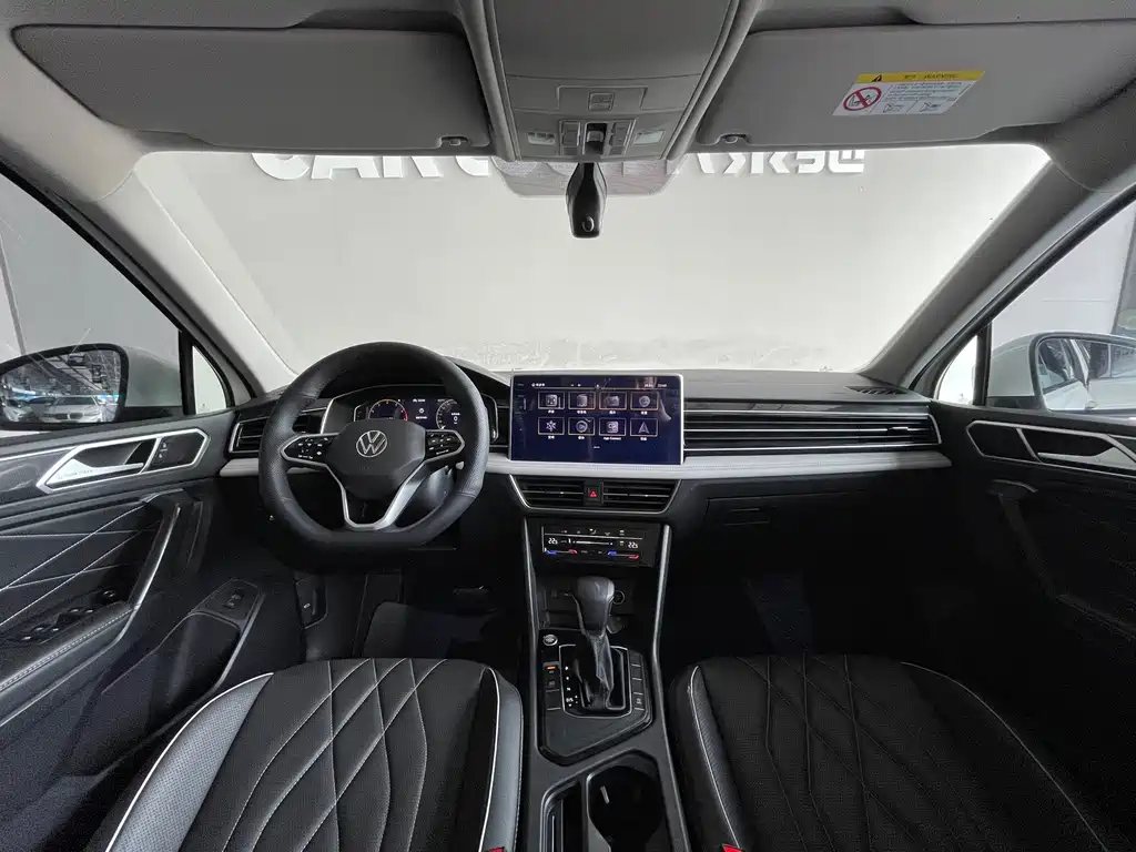 Volkswagen Tiguan L — миниатюра 31