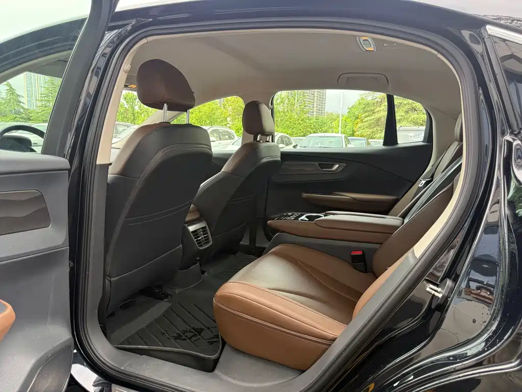 Hongqi Hongqi E-QM5 — миниатюра 5