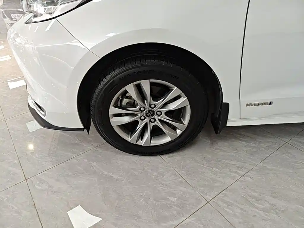 Toyota Sienna — миниатюра 23