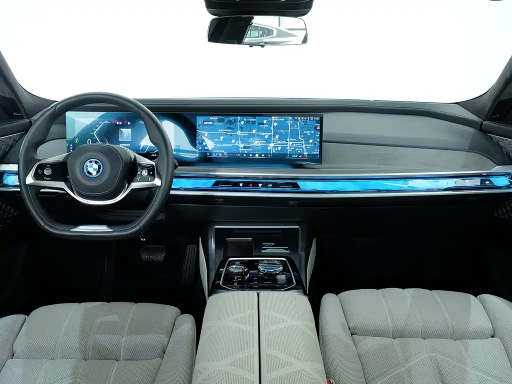 BMW I7