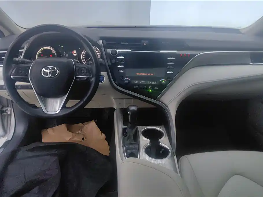 TOYOTA CAMRY