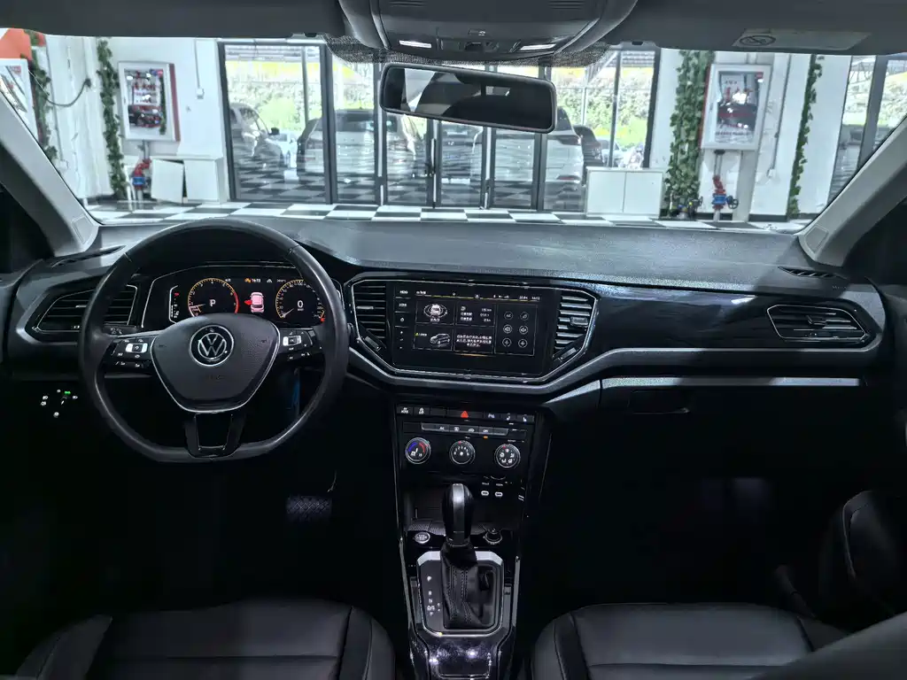 Volkswagen T-Roc — миниатюра 10