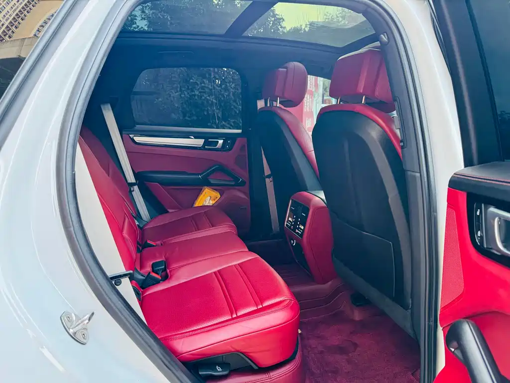 Porsche Cayenne — миниатюра 6