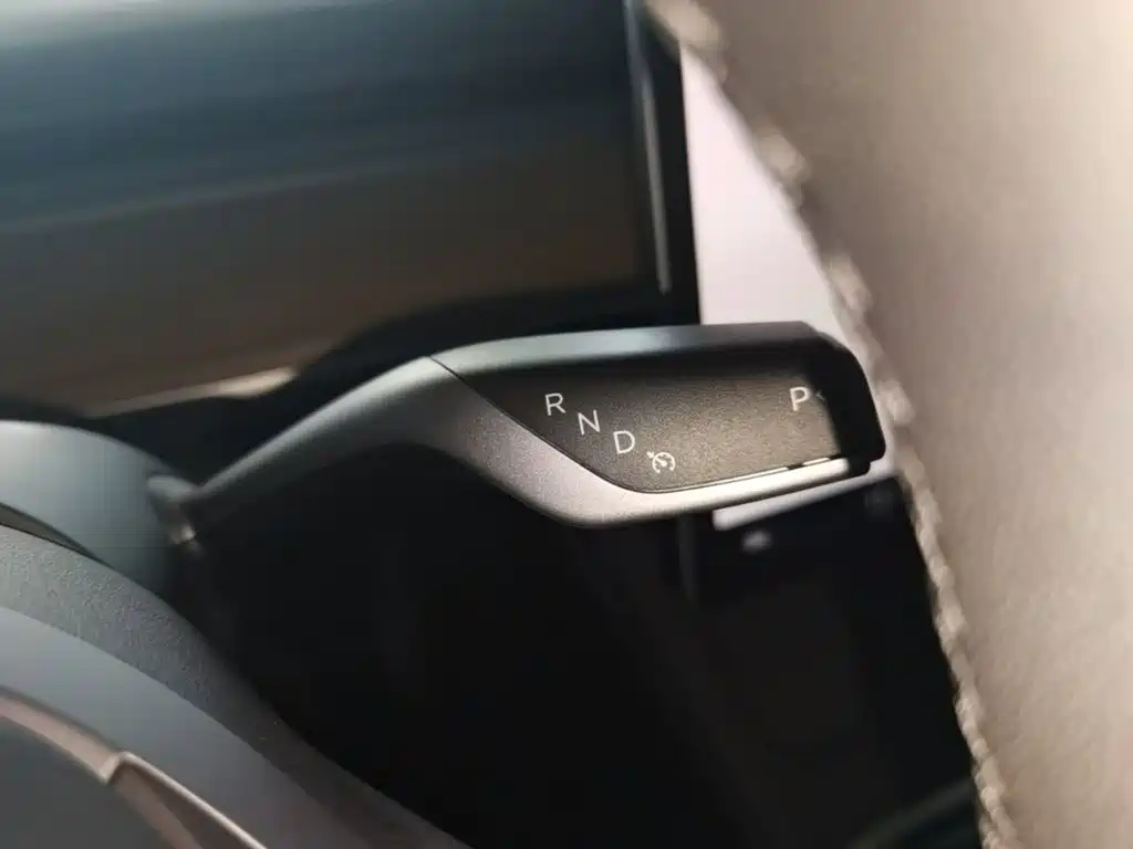 Tesla Model Y — миниатюра 14