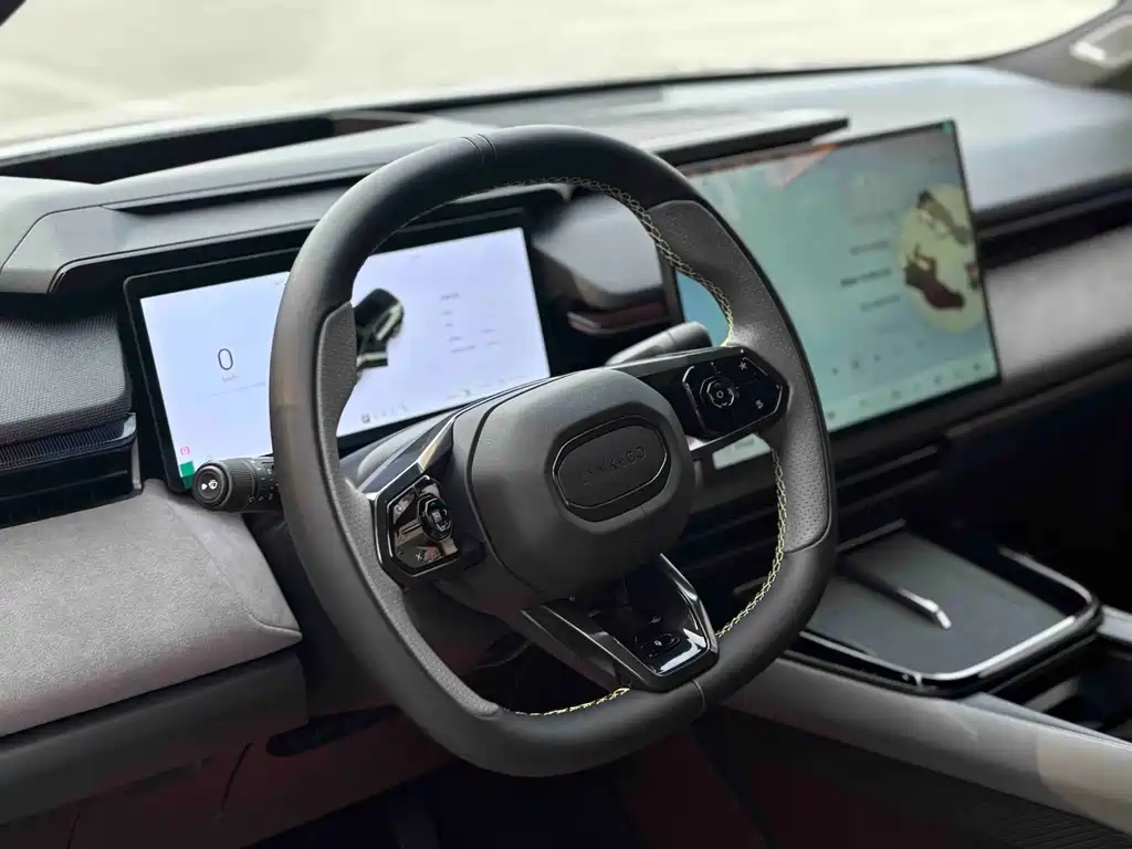 Lynk & Co 08 EM-P 2025 245km Halo