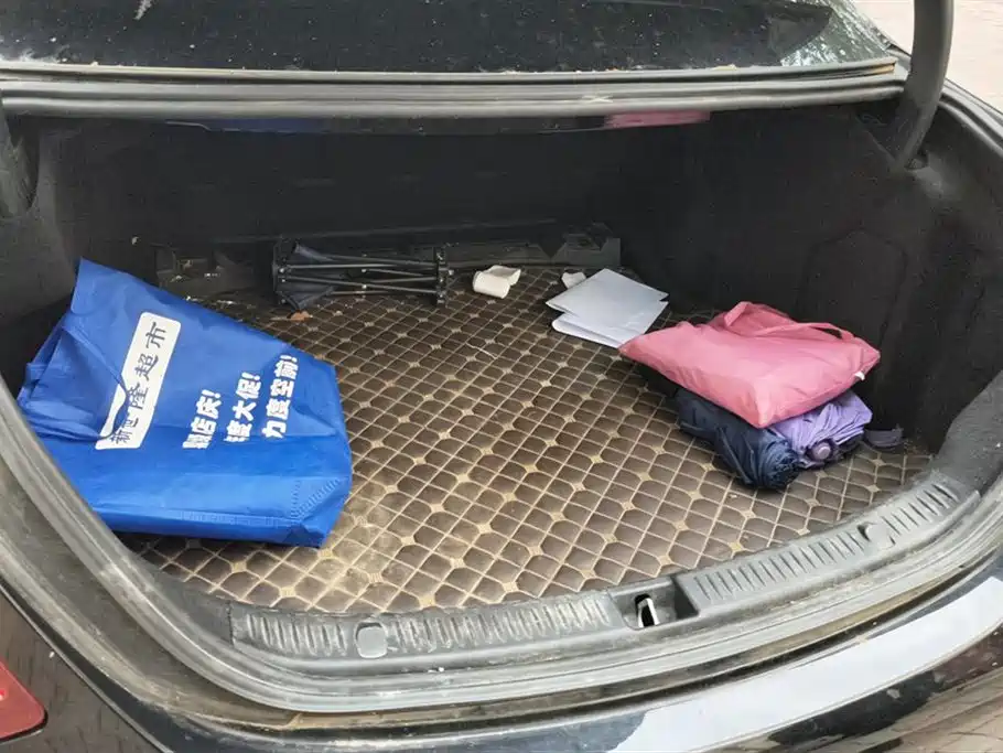 MERCEDES-BENZ  E CLASS