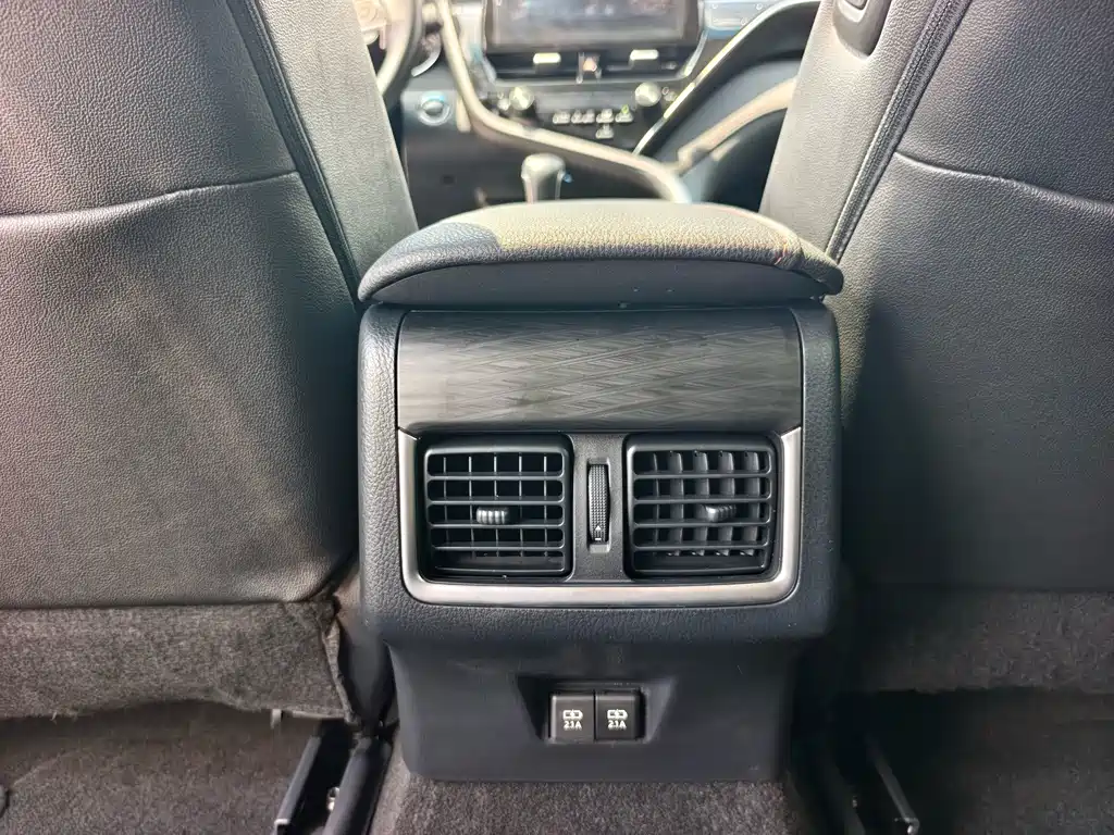Toyota Camry — миниатюра 22
