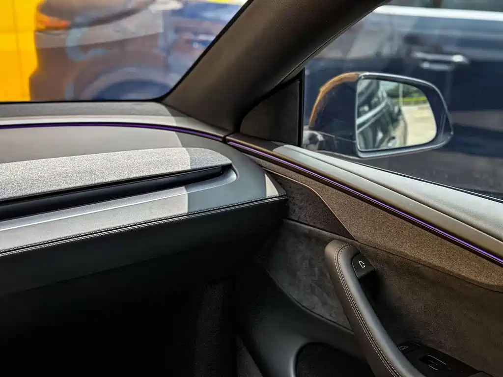 Tesla Model Y — миниатюра 5