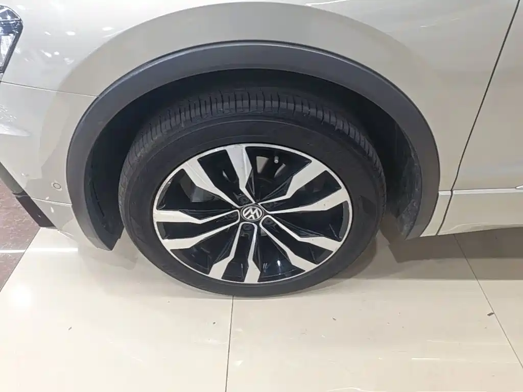 Volkswagen Tiguan L — миниатюра 23
