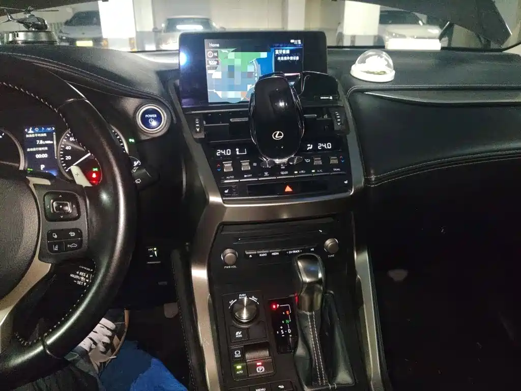 Lexus NX — миниатюра 6