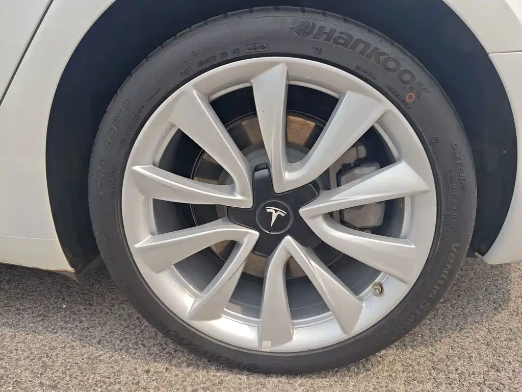 Tesla Model 3 — миниатюра 14