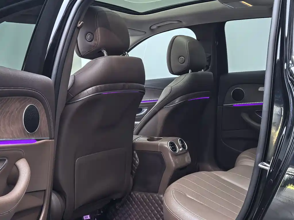 Mercedes-Benz E-Class — миниатюра 10