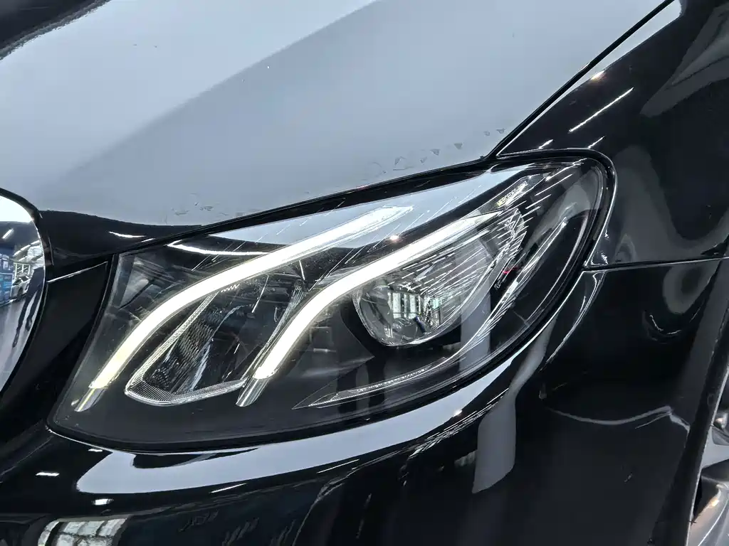 Mercedes-Benz E-Class — миниатюра 20