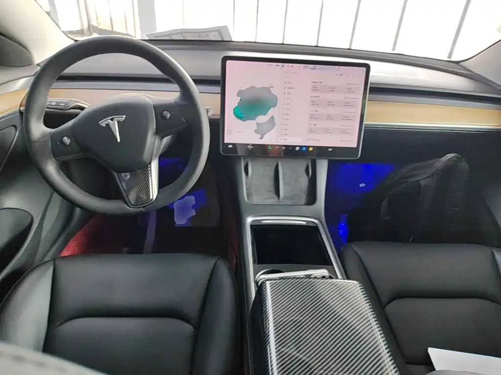 Tesla Model 3 — миниатюра 10