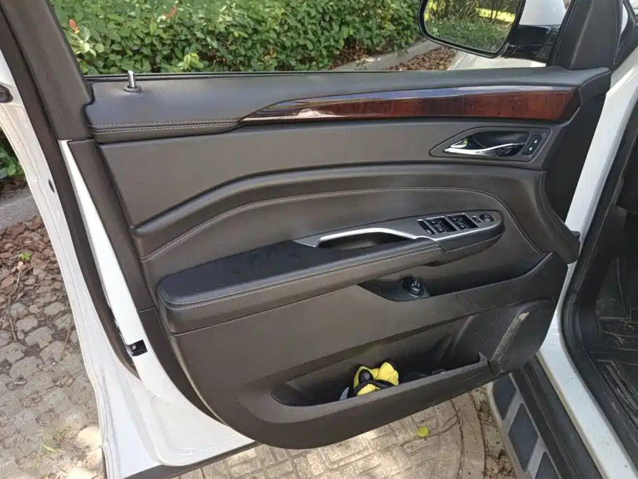 Cadillac SRX — миниатюра 7