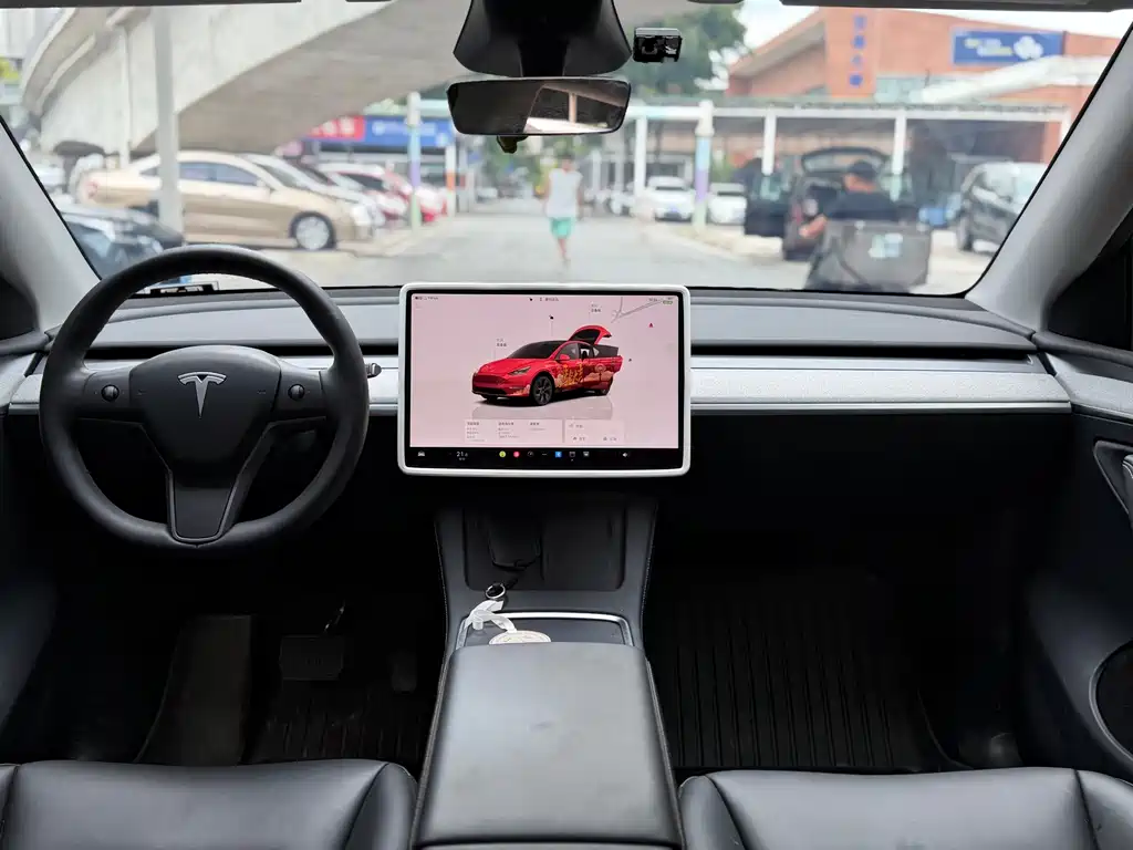 Tesla Model Y — миниатюра 13