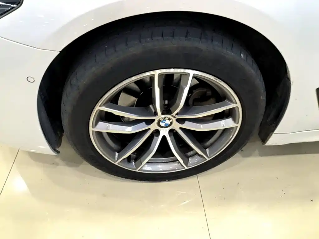 BMW 5 Series — миниатюра 23