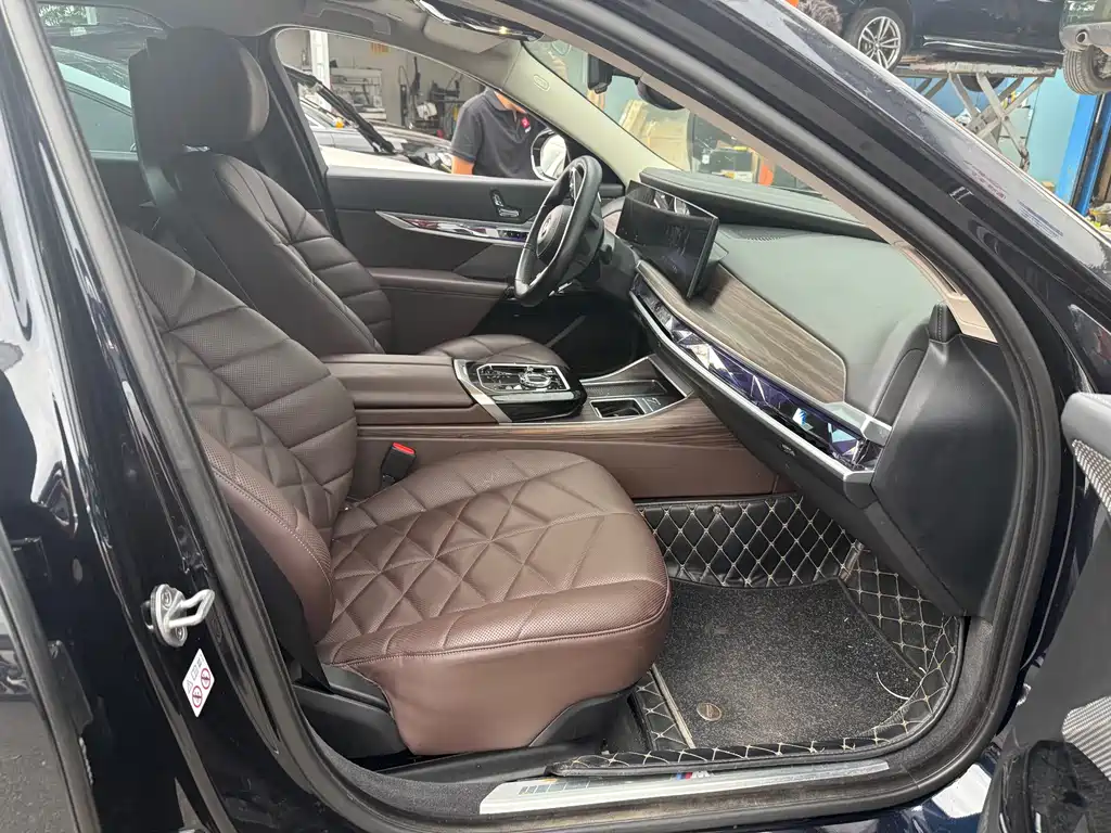 BMW 7 Series — миниатюра 5