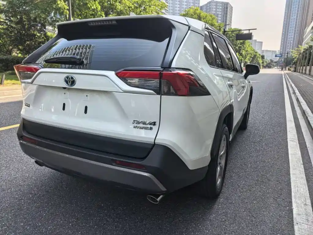 Toyota RAV4 — миниатюра 4