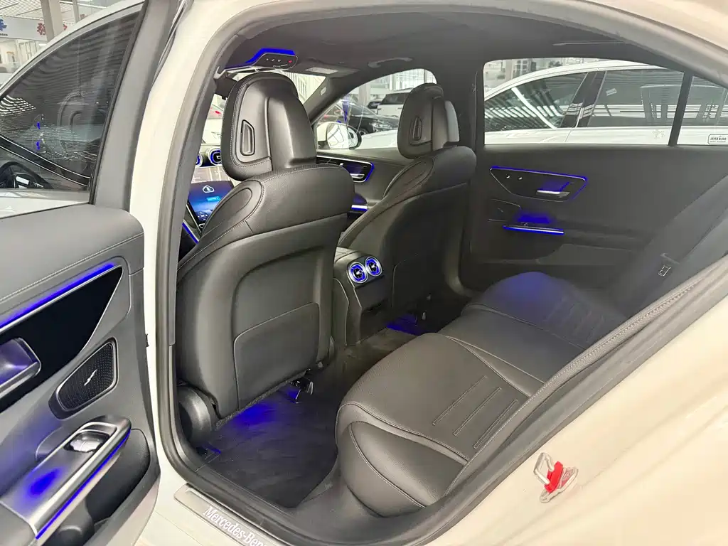 Mercedes-Benz C-Class — миниатюра 6