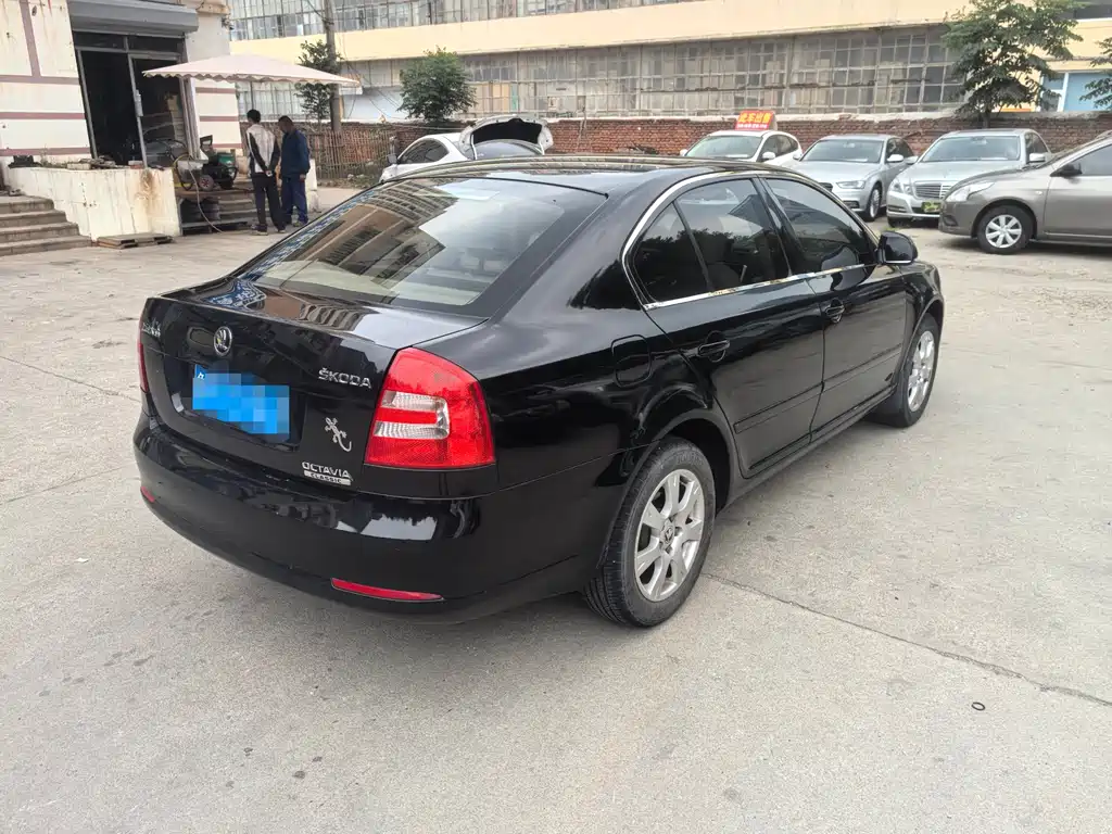 Skoda Octavia 2015 1.6L AT