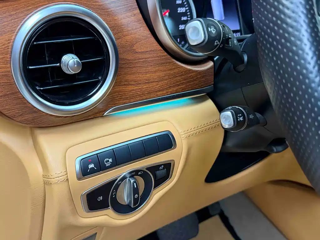 Mercedes-Benz V-Class — миниатюра 20