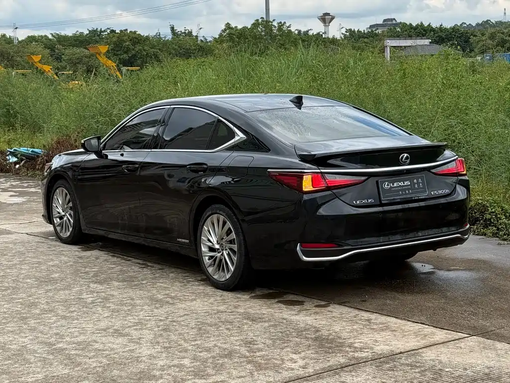 Lexus ES — миниатюра 7