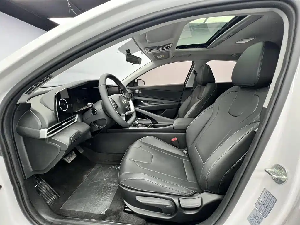 Hyundai Elantra — миниатюра 6