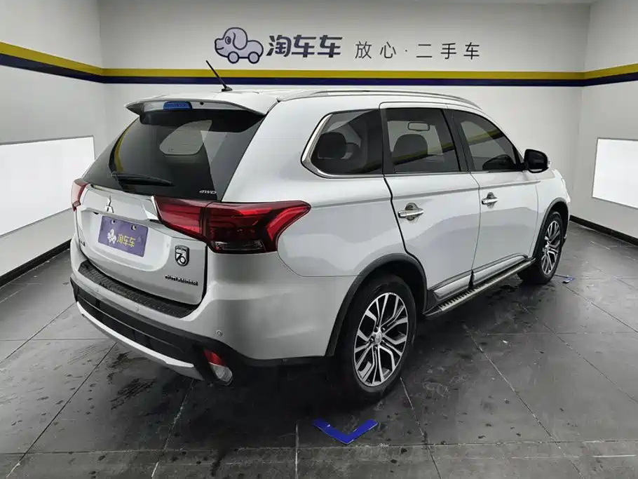 Mitsubishi Outlander — миниатюра 3