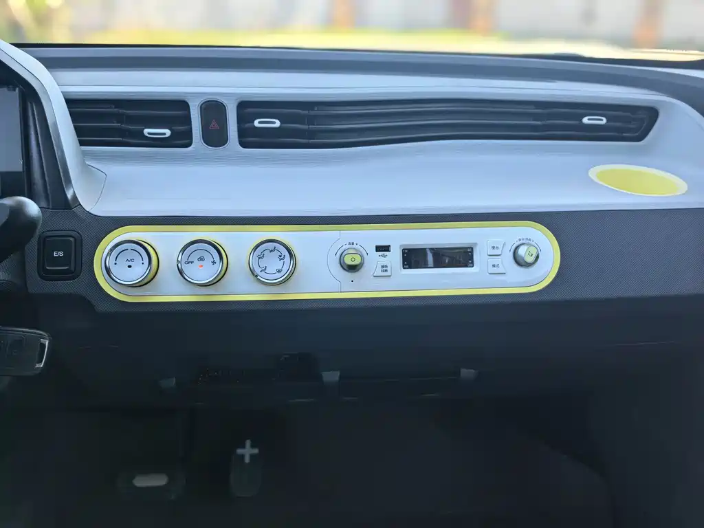 Wuling MINIEV — миниатюра 8